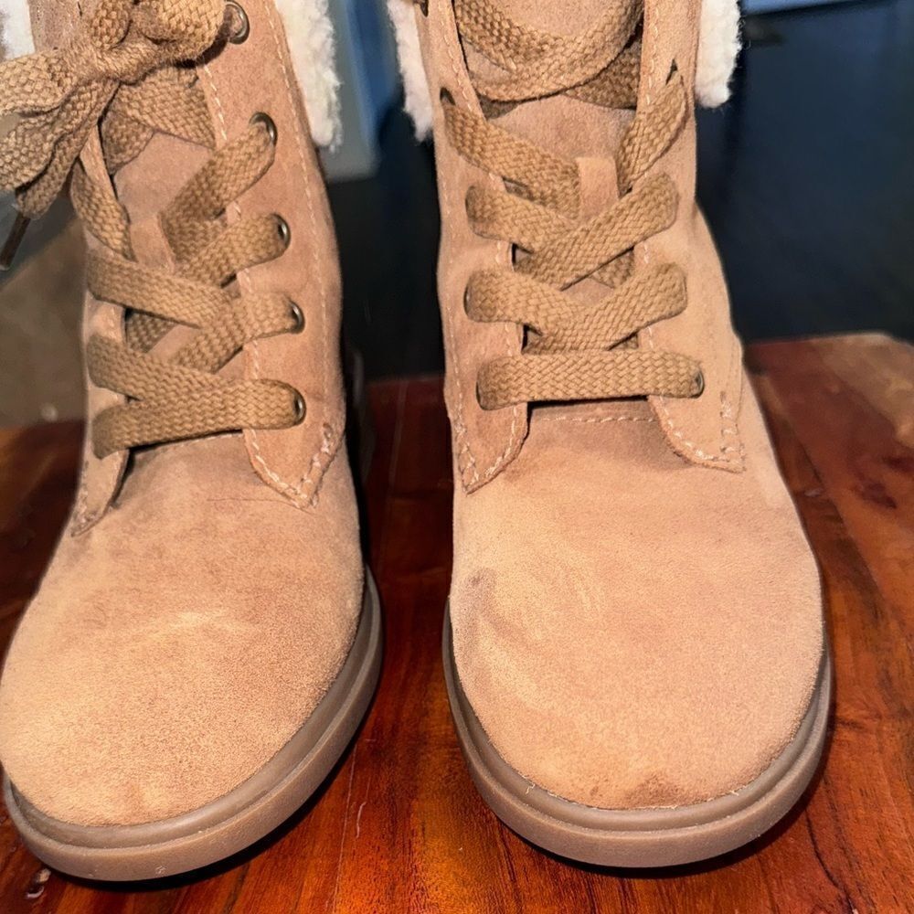 Authentic UGG Harrison lace boots sz 7